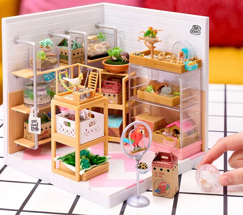 MGA Miniverse Make It Mini Animals built miniature pet shop scene with animals terrariums and accessories displayed