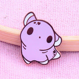 Close-up kawaii purple axolotl enamel pin, rose gold plating, white fins